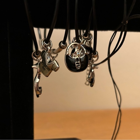 11 Bracelets, 8 charm, 3 metal bangles - Picture 6 of 11